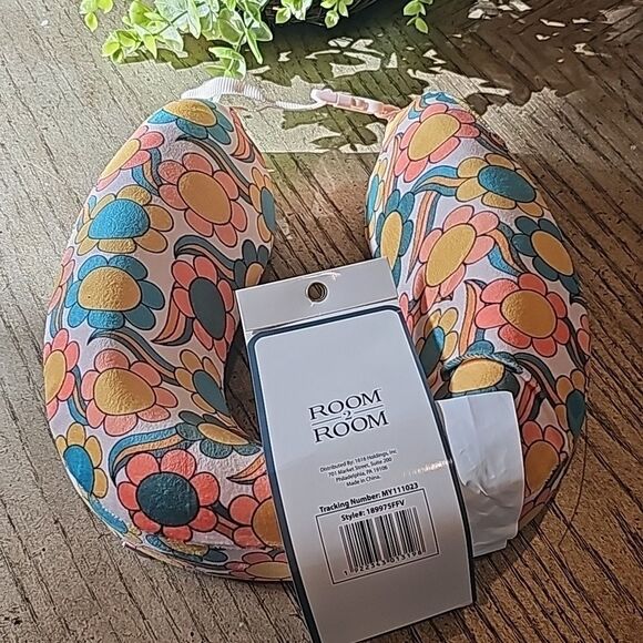 Floral memory foam neck pillow NWT - Picture 2 of 5